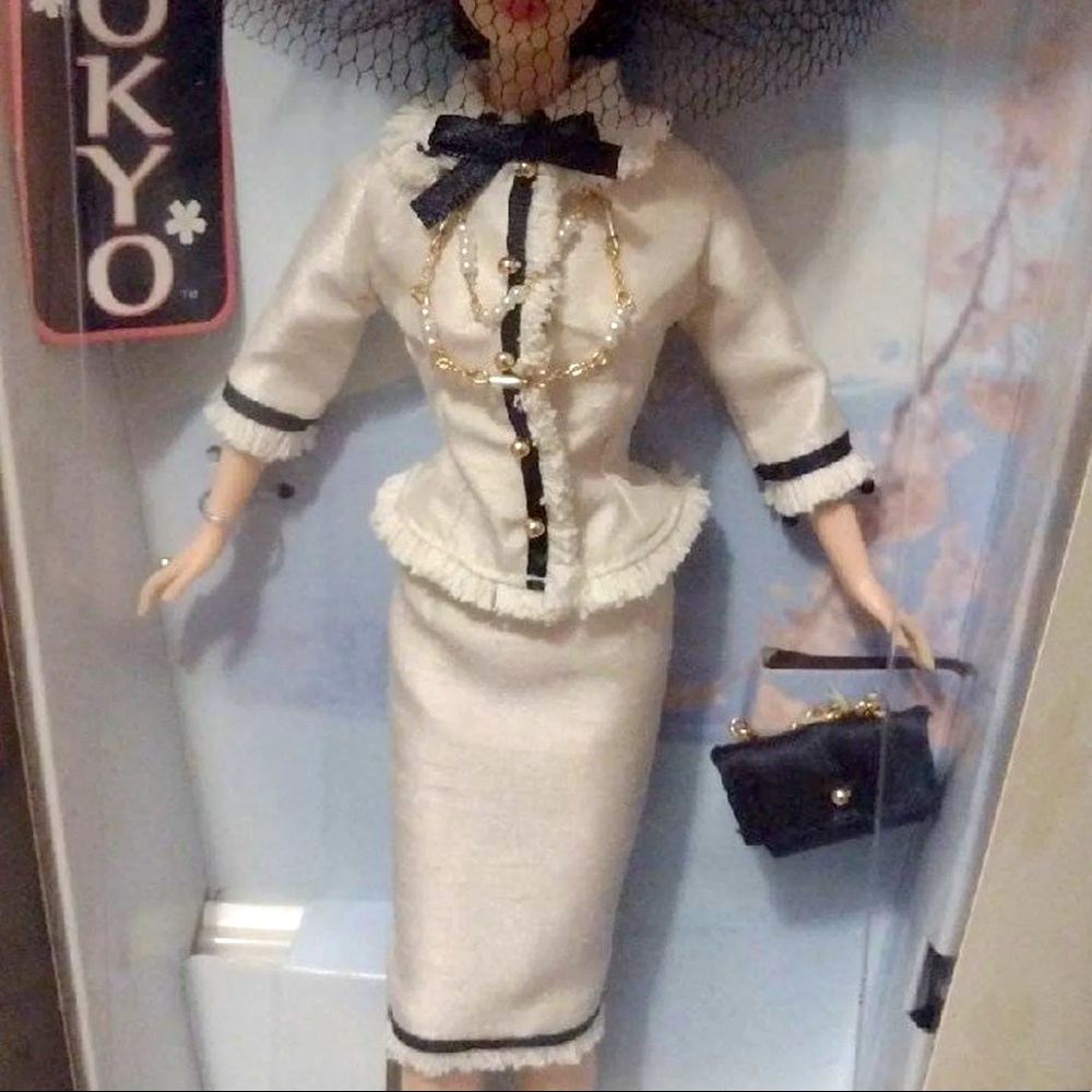 City Seasons Collection: Spring in Tokyo Barbie - Picture 11 of 12